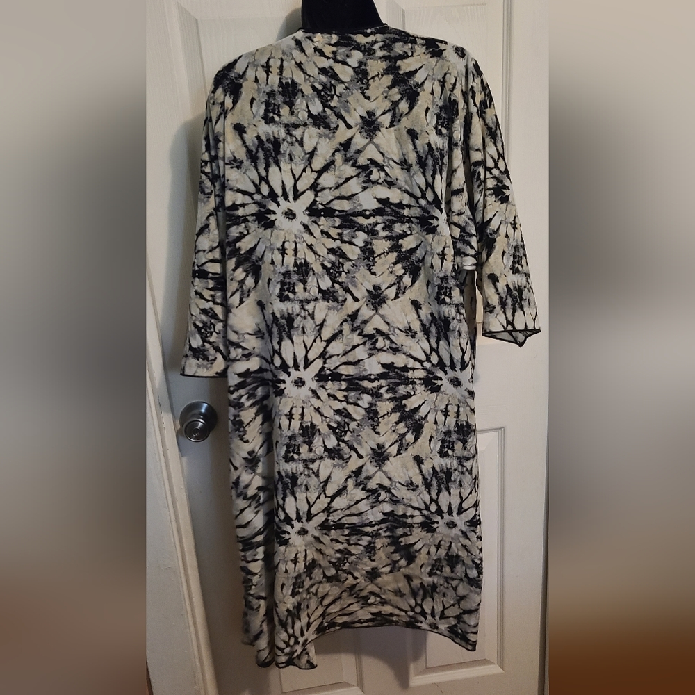 LuLa Roe Cardigan - Picture 2 of 3